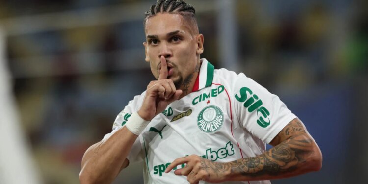 STJD absolve Paulinho por comemoração de gol em Flamengo x Palmeiras